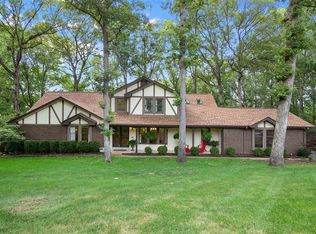 9743 Fall Ridge Trl, Saint Louis, MO 63127