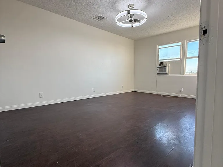 Master Bedroom - Outside