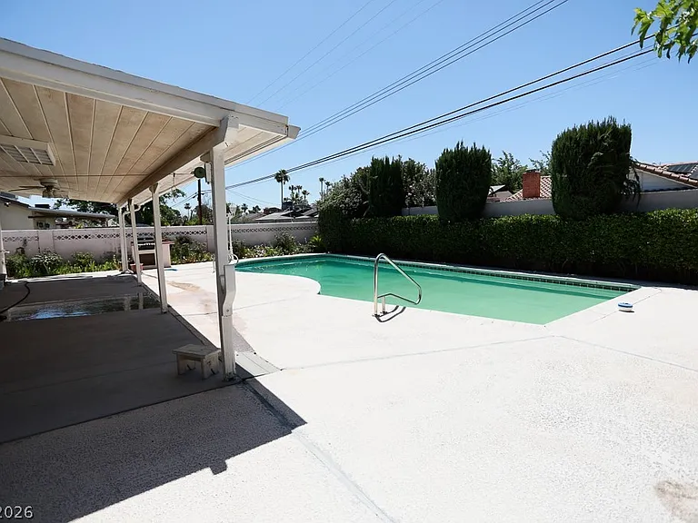 2725 Colanthe Ave — Photo 12