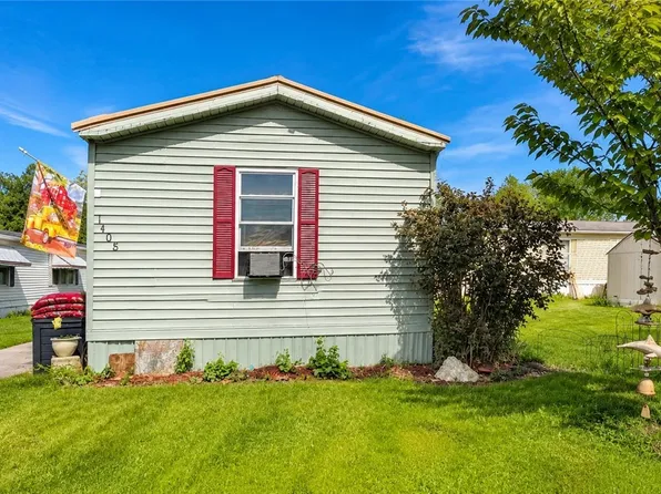 1408 Elderberry Pl, Niagara Falls, NY 14304