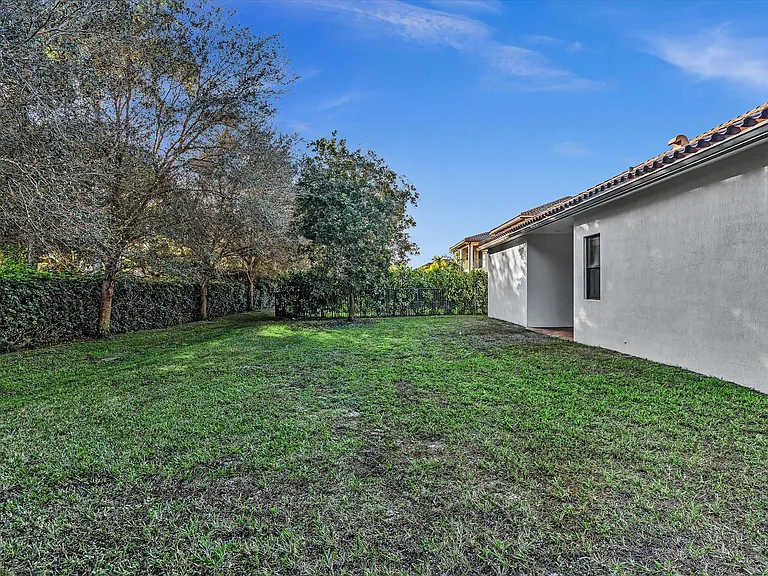 10630 SW 55th St — Photo 41