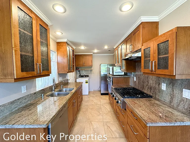 3577 Mira Pacific Dr — Photo 6