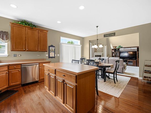 2nd image of 442 Winterberry Dr