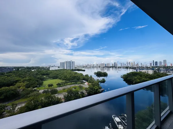 16385 Biscayne Blvd, North Miami Beach, FL 33160