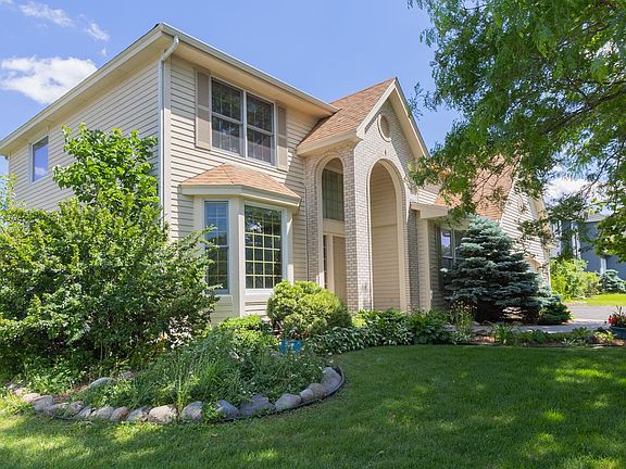 2nd image of 3440 Zircon Ln N