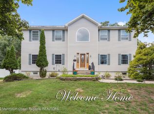 1 Old Bridge Pl, Howell, NJ 07731