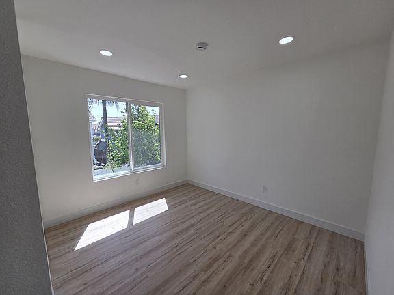 4th image of 6959 Valatta Pl
