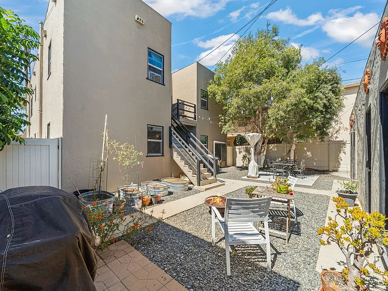 1136 Bennett Ave — Photo 21