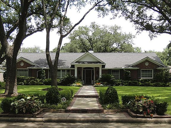 Beautiful Landscaped Gardens of 5676 Green Tree Road