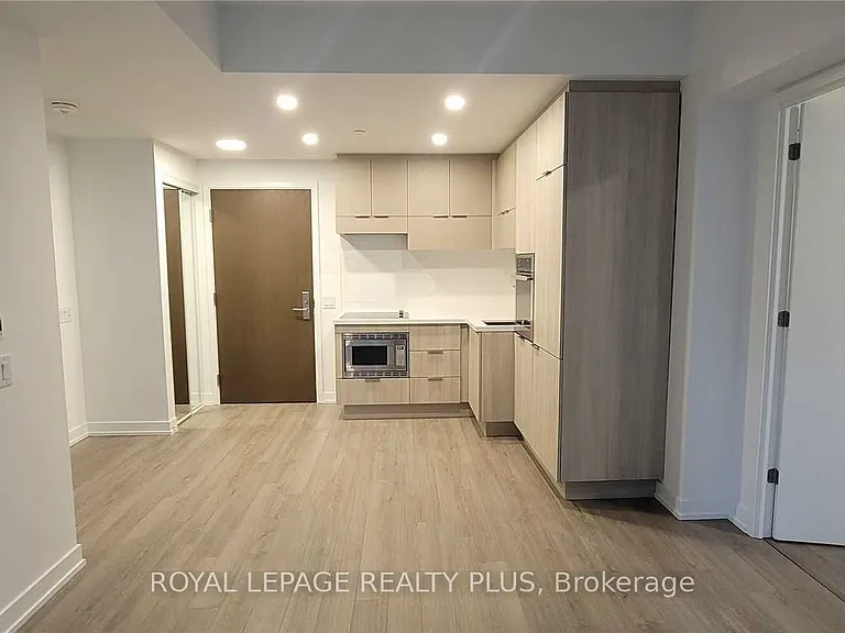 39 Roehampton Ave E #1807 — Photo 9