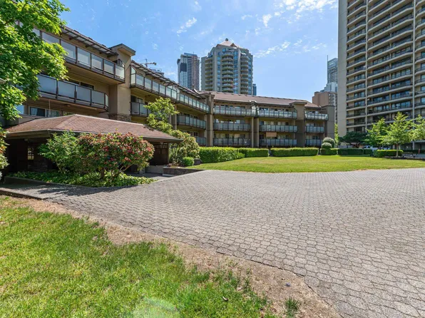 4373 Halifax St #215, Burnaby, BC V5C 5Z2