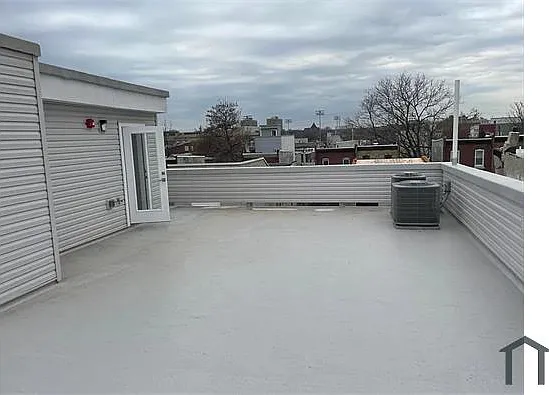 2156 N Darien St #3 — Photo 8