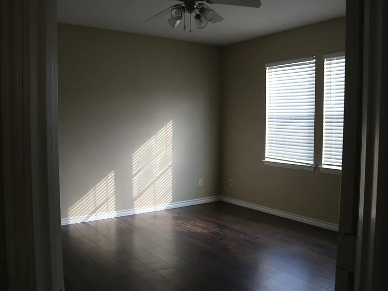 327 Regency Dr — Photo 18