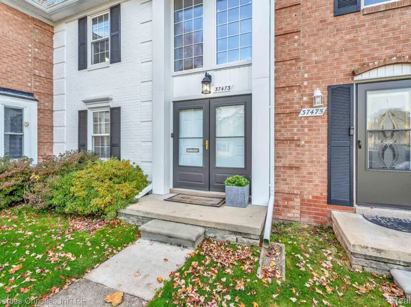37473 Charter Oaks Blvd, Clinton Township, MI 48036