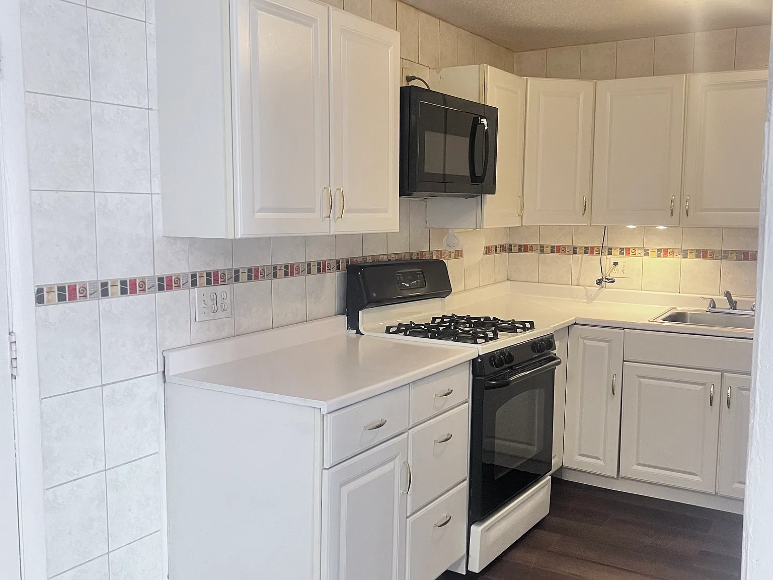 2 bed, 914 sqft, $2,080 — Photo 1