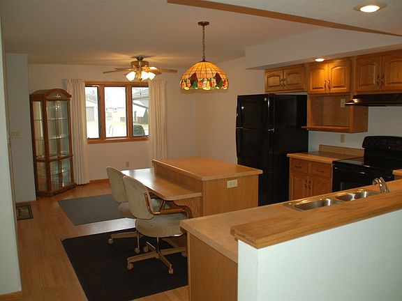 2nd image of 722 Southlawn Ct