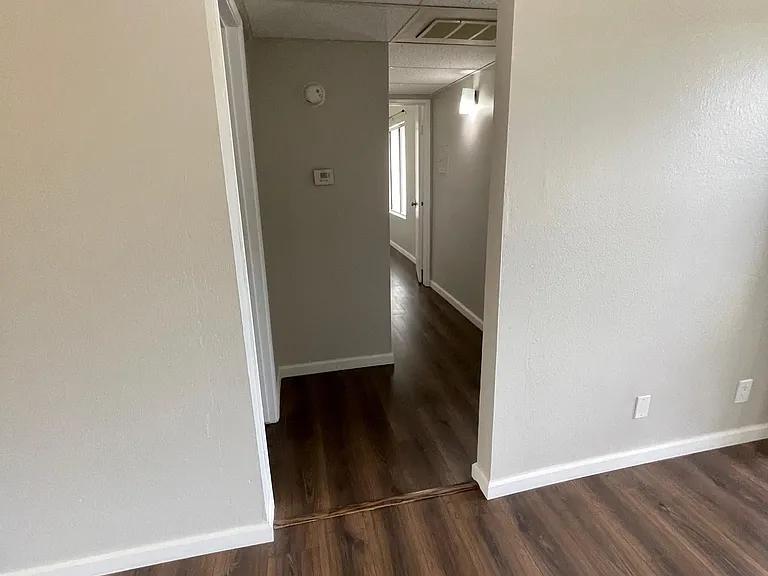 1735 E Washington St — Photo 23