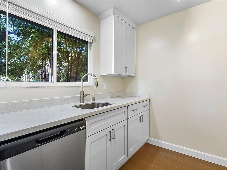 2150 Santa Clara Ave #G — Photo 7