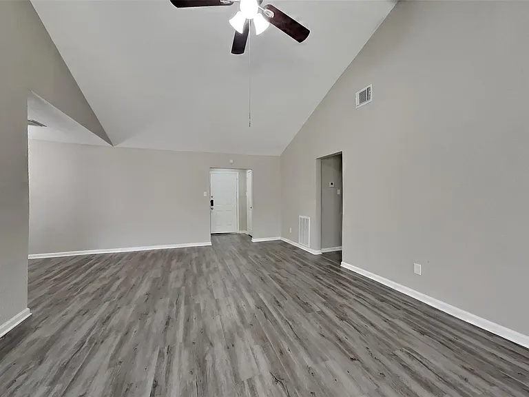 10210 Rippling Fields Dr — Photo 2