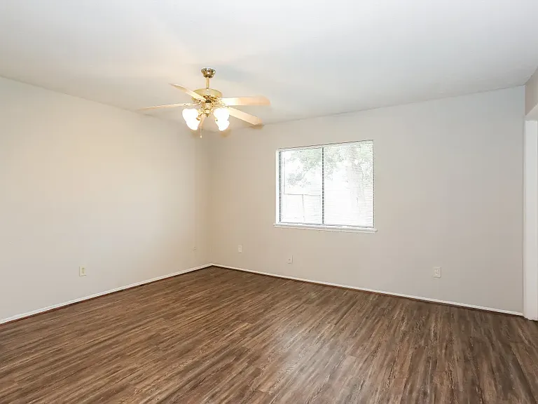6702 Kearney Dr — Photo 4