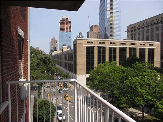 Rented by Bank Neary | media 23