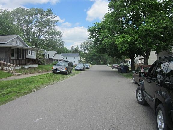 4th image of 393 N 10th St