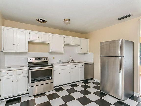 4th image of 10229 Swarthmore Dr