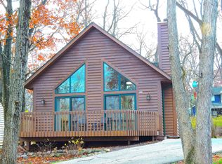 525 Mesita Rd, Fontana, WI 53125