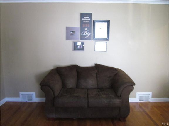 4th image of 203 Milford Dr E