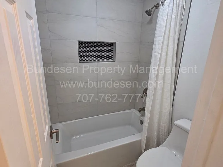 1736 Burgundy Ct — Photo 5