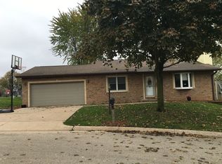 3190 Sequoia Cir, Dubuque, IA 52003