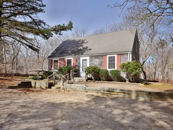 18 Windsor Dr, Edgartown, MA 02539