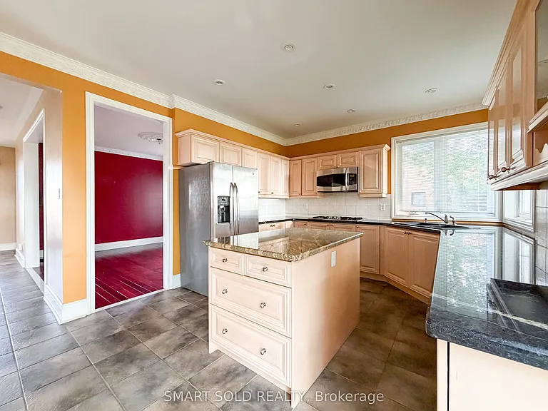 704 Foxcroft Blvd — Photo 7