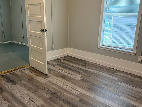 5th image of 411 N Waco St