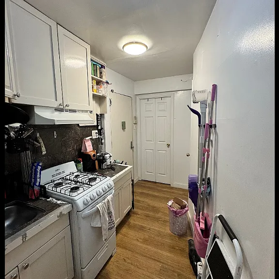102 W Washington Pl #2B — Photo 2