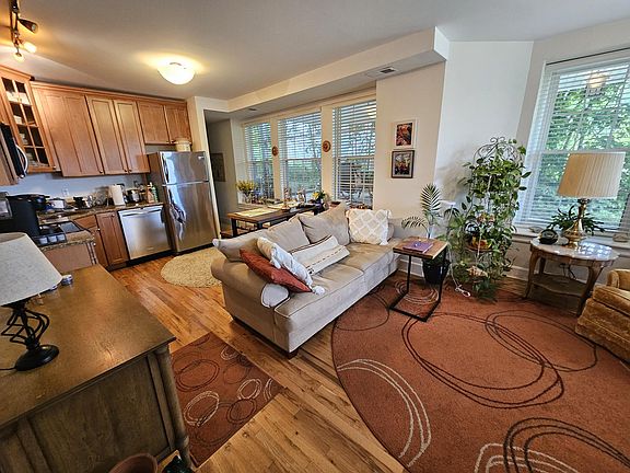 4th image of 1326 River Rd APT 2