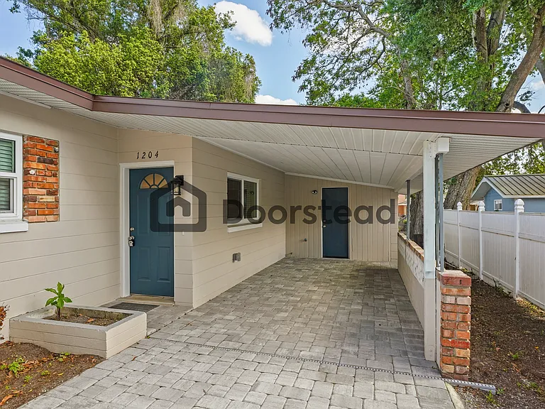 1204 E Esther St — Photo 9