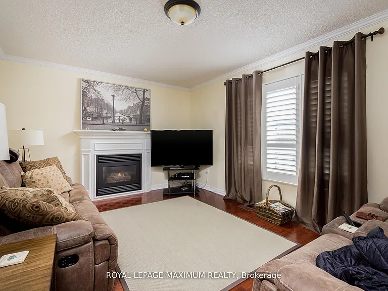 195 Gidleigh Park Cres W — Photo 6