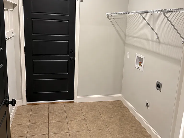 2086 Meadow Creek Ln — Photo 10