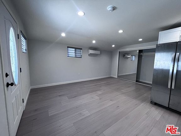 3rd image of 942 S Lucerne Blvd #946