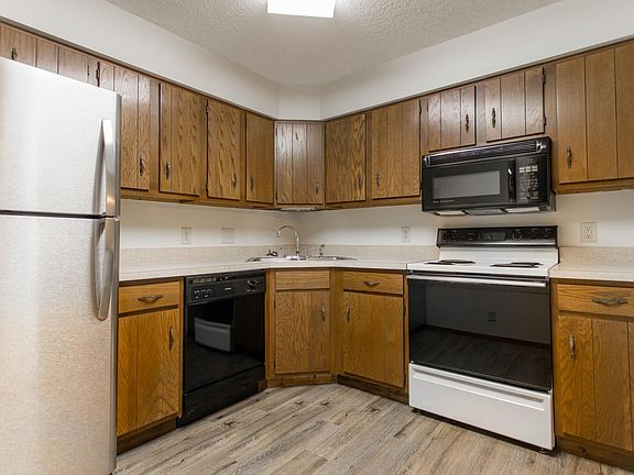 4th image of 1935 N Lincoln Ave #406