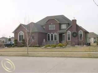 19541 Quartz Ct, Macomb, MI 48044