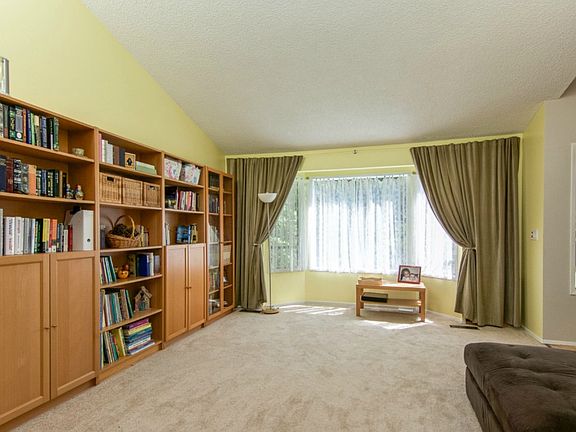 4th image of 1215 225th Ave NE