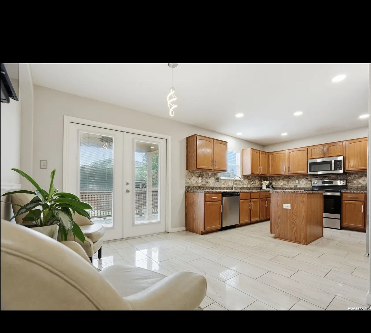 5 bed, 2485 sqft, $2,175 — Photo 3