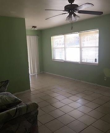 3rd image of 3555 Glenn Dr