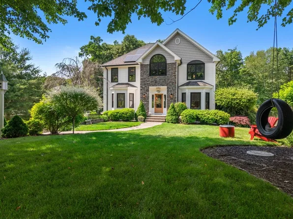 25 Riverfront Dr, Amesbury, MA 01913