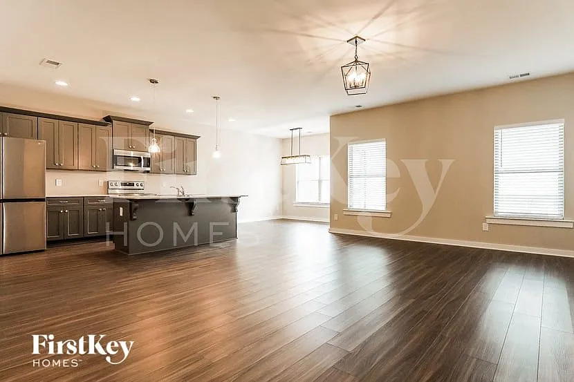 3 bed, 2.0 bath, 1503 sqft, $1,420 — Photo 3