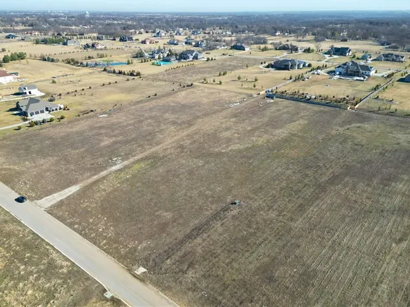 10411 Windsor Dr, Lees Summit, MO 64086