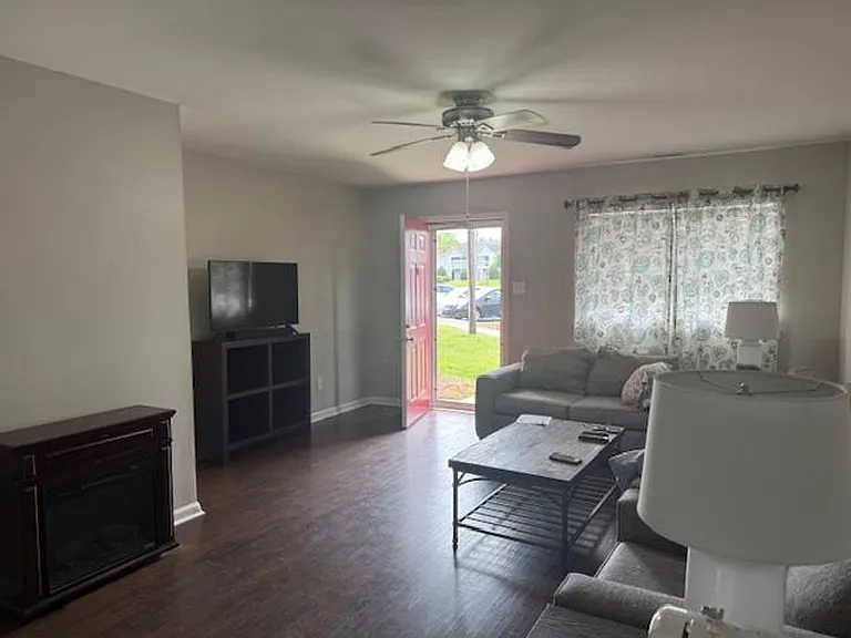 200 Old Spring Hill Ln — Photo 2