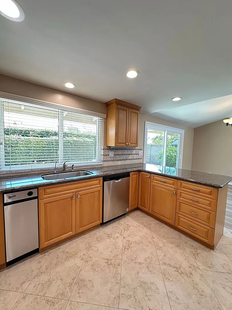 Rossmoor - Gorgeous Home - 3 Bed 2 Bath - Stunning — Photo 2